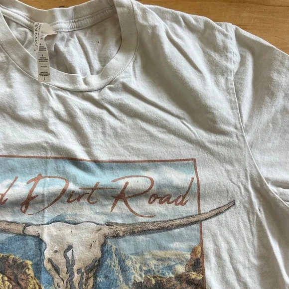 Red Dirt Road Brooks & Dunn Graphic Tee - Picture 3 of 5
